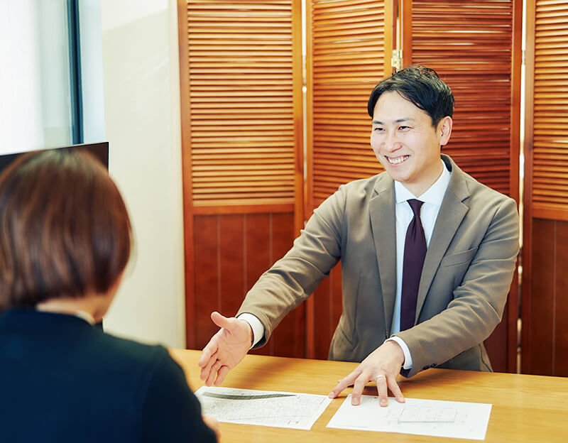 理由3【相談しやすい環境を整備】仕事終わりにも相談しやすい21時まで対応可対面・オンラインでのご相談が可能です
