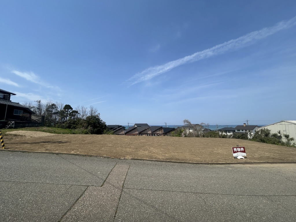 かほく市外日角　土地